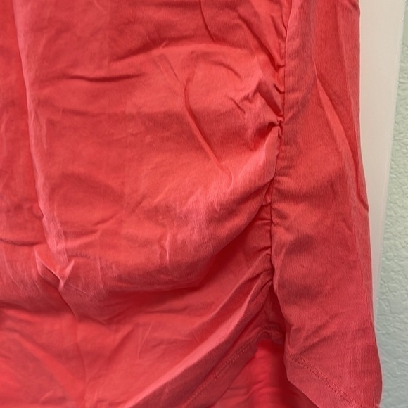 Old Navy Maternity tee top size medium EUC. Length 26”. - Picture 2 of 6